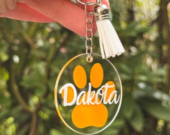 Personalized keychain with dog's name and paw print | Gift for dog lovers | Personalized gift | Dog's name | Acrylic pendant