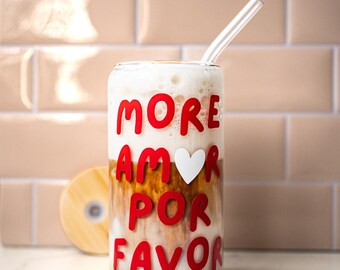 Drinking glass "more amor por favor" with bamboo lid and straw