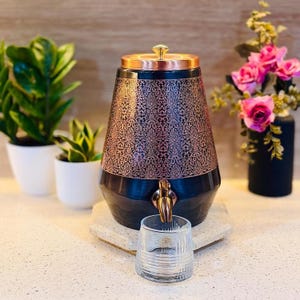 Dispensador de agua de cobre puro con grabado antiguo | Recipiente de almacenamiento de agua ayurvédica de 5 litros