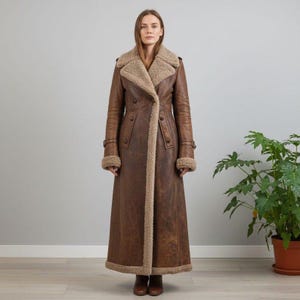 Gabardina de piel de oveja marrón desgastada: chaqueta vintage de invierno con forro de piel