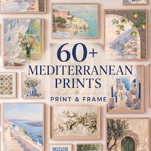 Op de afbeelding: Een verzameling ingelijste kunstprints met mediterrane scènes. De prints tonen kustlandschappen, architectuur en stillevens. De tekst in de afbeelding luidt "60+ Mediterranean Prints Print & Frame."