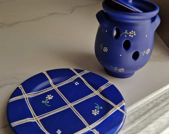 Charmante handgeschilderde blauwe aardewerk knoflook-/uienhouder