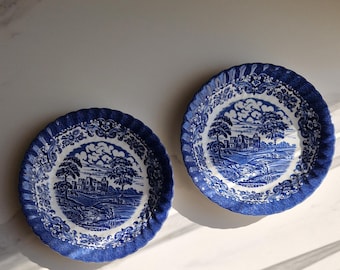 Set di 2 ciotole vintage in ironstone britannico con decorazione a trasferimento blu e bianco raffigurante un castello.