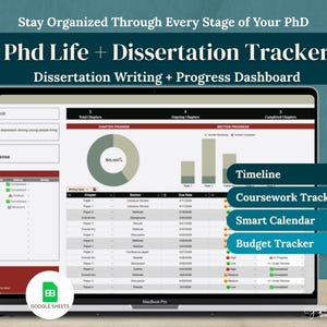 Op de afbeelding: Een MacBook Pro laptop met een proefschrift tracker interface. Het scherm toont voortgangsgrafieken, tijdlijnen en een cursus tracker. Tekst op het scherm is "Phd Life + Dissertation Tracker" en "Stay Organized Through Every Stage of Your PhD."