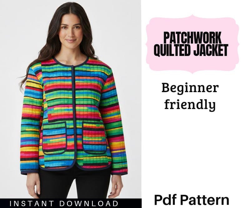 Pu&ograve; includere: Giacca trapuntata patchwork colorata con strisce orizzontali multicolore. La giacca ha due tasche anteriori e un bordo blu scuro. Il testo sull'immagine recita "Patchwork Quilted Jacket", "Beginner friendly" e "Instant Download".