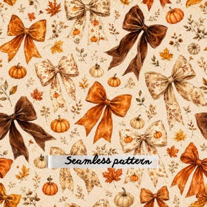 Op de afbeelding: Een naadloos patroon met aquarelillustraties van diverse strikken in bruin-, oranje- en crèmetinten, afgewisseld met kleine pompoenen, herfstbladeren en takjes op een lichtbeige achtergrond met witte stippen.