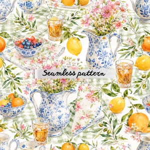 Pode incluir: Padrão sem costura em aquarela com uma cena de piquenique com porcelana azul e branca, copos de chá gelado, tigelas de frutas vermelhas, laranjas, limões e arranjos florais. O texto "Seamless pattern" é exibido.