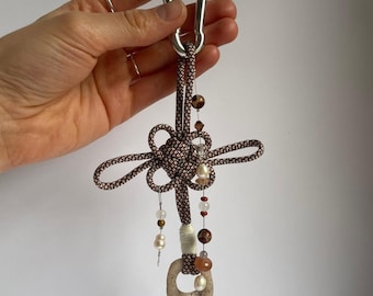 Handmade Chinese lucky knot keychain made of paracord and stone beads – knotted bag charm with carabiner, unique item