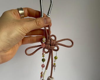 Handmade Chinese lucky knot keychain made of paracord and jade glass beads – knotted bag charm with carabiner, unique piece