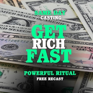 Op de afbeelding: Afbeelding van Amerikaanse dollarbiljetten met de tekst "GET RICH FAST" in grote, groene letters. Extra tekst omvat "SAME DAY CASTING", "POWERFUL RITUAL" en "FREE RECAST". De achtergrond is gevuld met Amerikaanse valuta.