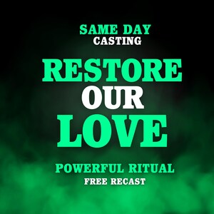 以下が含まれることがあります： 上部に「SAME DAY CASTING」、太字で大きく「RESTORE OUR LOVE」と書かれたデジタル画像。下には「POWERFUL RITUAL」と「FREE RECAST」と書かれています。背景は暗い緑色で、スモーキーな効果があります。