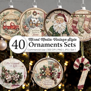 Puede incluir: Un conjunto de 40 adornos navideños redondos con diseños de estilo vintage de técnica mixta que incluyen a Santa Claus, un camión rojo, una cabaña de invierno, calcetines, regalos, un hombre de jengibre y un bastón de caramelo con texto.