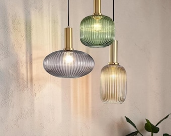Lampada a sospensione in vetro scanalato, lampada a sospensione in stile moderno di metà secolo, plafoniera con finitura dorata, elegante illuminazione per isola cucina.