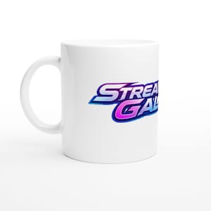 Könnte beinhalten: Weiße Keramiktasse mit dem Text "STREAM GAL" in einem stilisierten, mehrfarbigen Design. Der Text ist hauptsächlich lila und blau, mit einer Blitzgrafik. Die Tasse hat einen gebogenen Henkel.