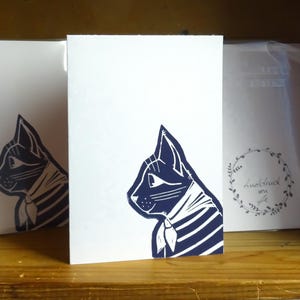 katzige Grüße zu allen Gelegenheiten, handgedruckte Klappkarte, Format A6, rückseitig signierter Linolschnitt, Pflaumenfarben