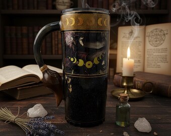 Gobelet avec manche pour balai de sorcière | Mug de voyage fantasmagorique (20 oz)