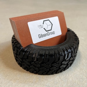 Porta-cartão de visita Tire – Design automotivo exclusivo, feito nos EUA, perfeito para mecânicos, entusiastas de carros e profissionais