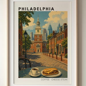 Può includere: Un poster da viaggio incorniciato intitolato PHILADELPHIA con un'illustrazione dell'Independence Hall, edifici in mattoni e uno skyline cittadino. In primo piano, un tavolo con una tazza di caffè e un panino con bistecca e formaggio. Testo: COFFEE · CHEESE STEAK.