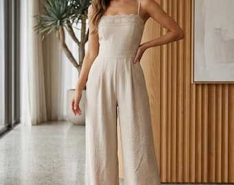 Beige kanten patchwork jumpsuit, damesjumpsuit met vierkante hals, spaghettibandjes en wijde pijpen, elegante zomeroutfit, op maat gemaakt