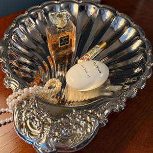 Large Vintage Silver Shell Tray, Hollywood Regency Statement Bowl, Ornate Coastal Centerpiece, Luxe Vanity Display, Hong Kong Silver Plated