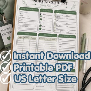 Puede incluir: Una hoja de trabajo clínica para estudiantes de enfermería en un portapapeles de madera con secciones para información del paciente, signos vitales, evaluación, laboratorios, medicamentos y vías. El documento tiene encabezados verdes.