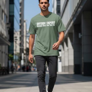 Camiseta de experto en fuera de juego: siempre un dedo de más.