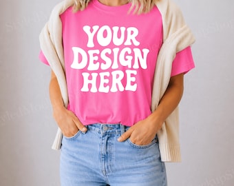 Mockup Comfort Colors 1717 Crunchberry, mockup di tendenza stile di vita boho, foto POD primavera estate