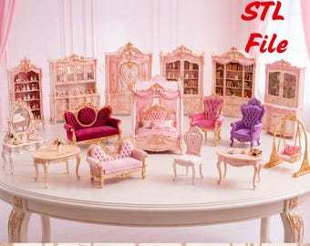 Könnte beinhalten: Eine Sammlung von Miniaturmöbeln in Rosa und Gold, darunter ein Bett, Sofas, Stühle und Schränke, angeordnet auf einem großen, runden Tisch. Die Möbel sind mit detaillierten Schnitzereien verziert. Der Text "STL File" ist oben rechts sichtbar.