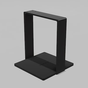 Op de afbeelding: Een matzwarte metalen standaard met een vierkante voet en een verticaal U-vormig frame. De structuur bevat een platte horizontale bovenbalk met vier kleine voorgeboorde gaten, wat zorgt voor een stabiel en open ontwerp voor montage of display.