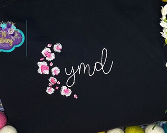 Cheetah Frame Monogrammed Sweatshirt, Monogram Shirt, Leopard Monogrammed Shirt, Leopard Shirt, Gift for Her, Leopard Print Monogram
