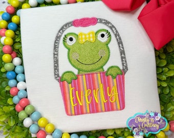 Girls Frog Shirt, Embroidery Kids T-shirt,  Personalized Spring Shirt, Spring Shirt, Hop Shirt, Frog in Bucket, Spring Shirt, Frog with Bow