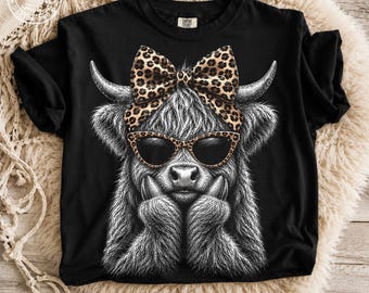 Vintage-Hochlandrind (PNG), Leoparden-Kuh mit Schleife, Hochlandrind-Sonnenbrille (PNG), Kuh mit Leopardenmuster, Geschenk für Kuhliebhaber, Hochlandrind-Geschenk (PNG)