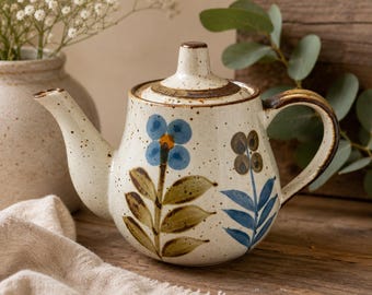 Zabytkowy, ręcznie malowany kamionkowy czajniczek Otagiri | Nakrapiany ceramiczny czajniczek z niebiesko-brązowym wzorem kwiatowym | Japońska kuchnia w stylu cottagecore