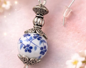 Pendientes elegantes hechos a mano: ganchos de plata esterlina, pendientes colgantes de cerámica en una caja de regalo perfecta.