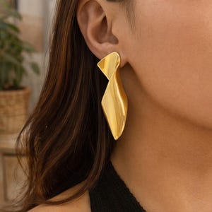 Geometrische Statement-Ohrringe in Gold und Silber für Damen – Skulpturale Ohrhänger, moderner Schmuck, trendiges Geschenk für Sie