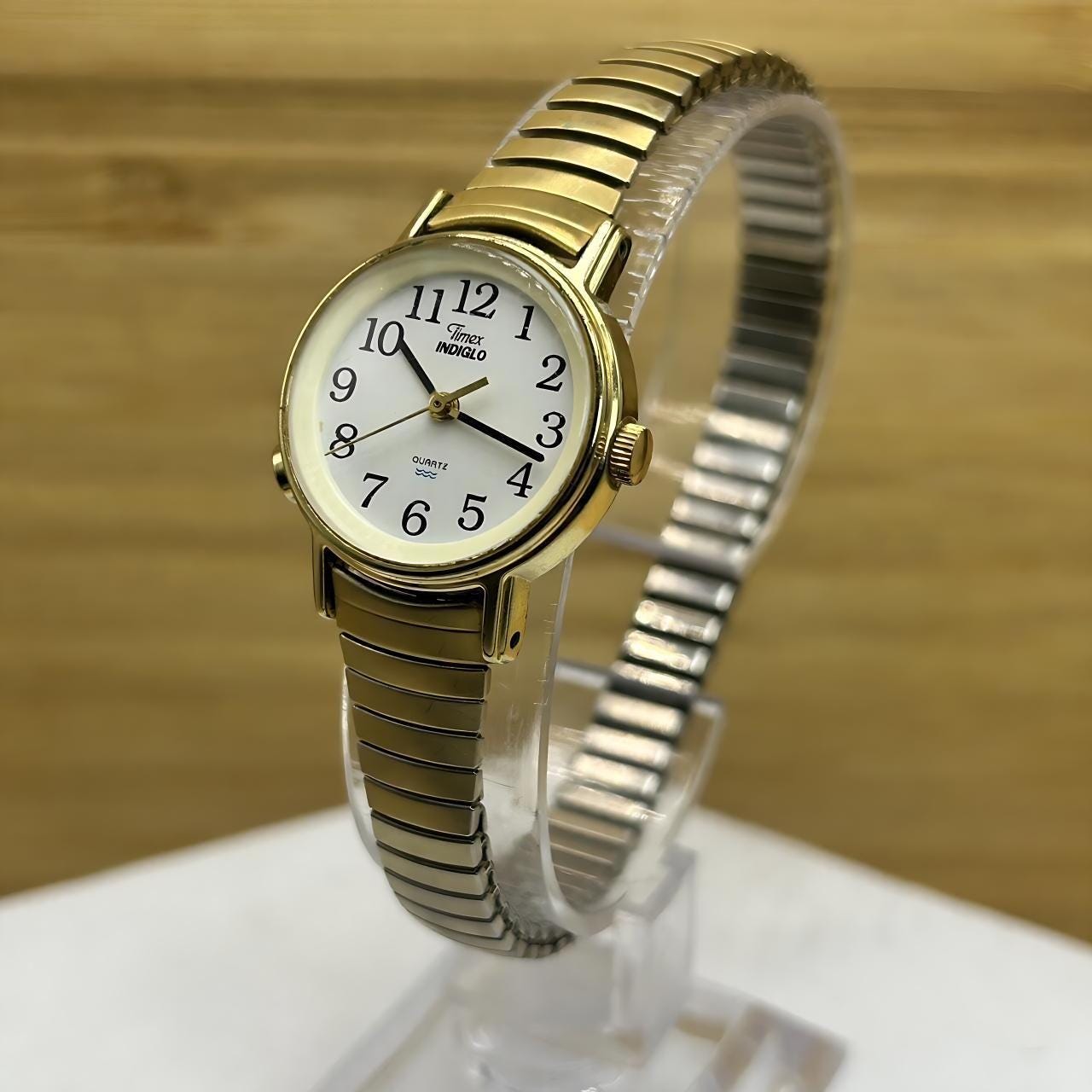 Lot De 2 Montres Funky Années 80 Pour Femme - Bracelets Blancs - Marques ACUET Et EQ - Occasion à Nettoyer