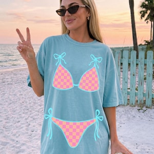 T-shirt de bikini à carreaux Comfort Colors®, chemise de plage amusante, t-shirt pour les vacances d'été, haut pour fête de l'an 2000 à la piscine