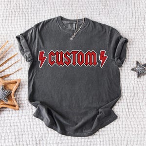 T-shirt personnalisé avec nom rock, t-shirt typographie rock personnalisé, cadeau pour mélomane rock, chemises de concert avec photo de groupe de famille