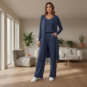 Conjunto de ropa de estar por casa de tres piezas azul marino con cárdigan y pantalones anchos