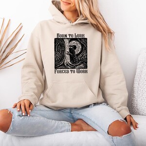 Mothman Hoodie Born to Lurk Rolig Cryptid Pullover Paranormal Folklore Gåva