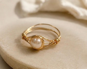 Golddraht gewickelt Süßwasser Perle Ring, Boho/Indie-Stil, Boho Draht gewickelt Ring, Minimalist, schicker Schmuck, zierliche Ringe