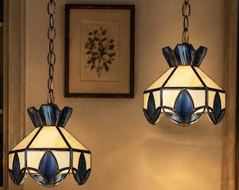 Lámpara colgante vintage de vidrieras azul claro y crema de 8 pulgadas, estilo retro.