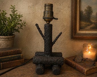 Lámpara de mesa rústica estilo tronco / Decoración de cabaña de bosque de arte popular (28 cm)