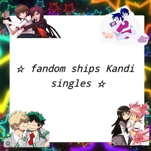 Puede incluir: Un letrero rectangular blanco con el texto "fandom ships Kandi singles" rodeado por un borde de estrellas brillantes de colores. Las esquinas presentan ilustraciones estilo anime de varios pares de personajes, incluyendo dos figuras con uniformes.