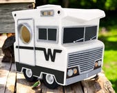 Retro Camper Birdhouse, 3D Printed Vintage RV Bird House, Camping Garden Decor, Gift for RV Lovers — photo 4 of 17