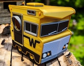 Retro Camper Birdhouse, 3D Printed Vintage RV Bird House, Camping Garden Decor, Gift for RV Lovers — photo 11 of 17