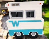 Retro Camper Birdhouse, 3D Printed Vintage RV Bird House, Camping Garden Decor, Gift for RV Lovers — photo 14 of 17