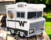 Retro Camper Birdhouse, 3D Printed Vintage RV Bird House, Camping Garden Decor, Gift for RV Lovers — photo 6 of 17