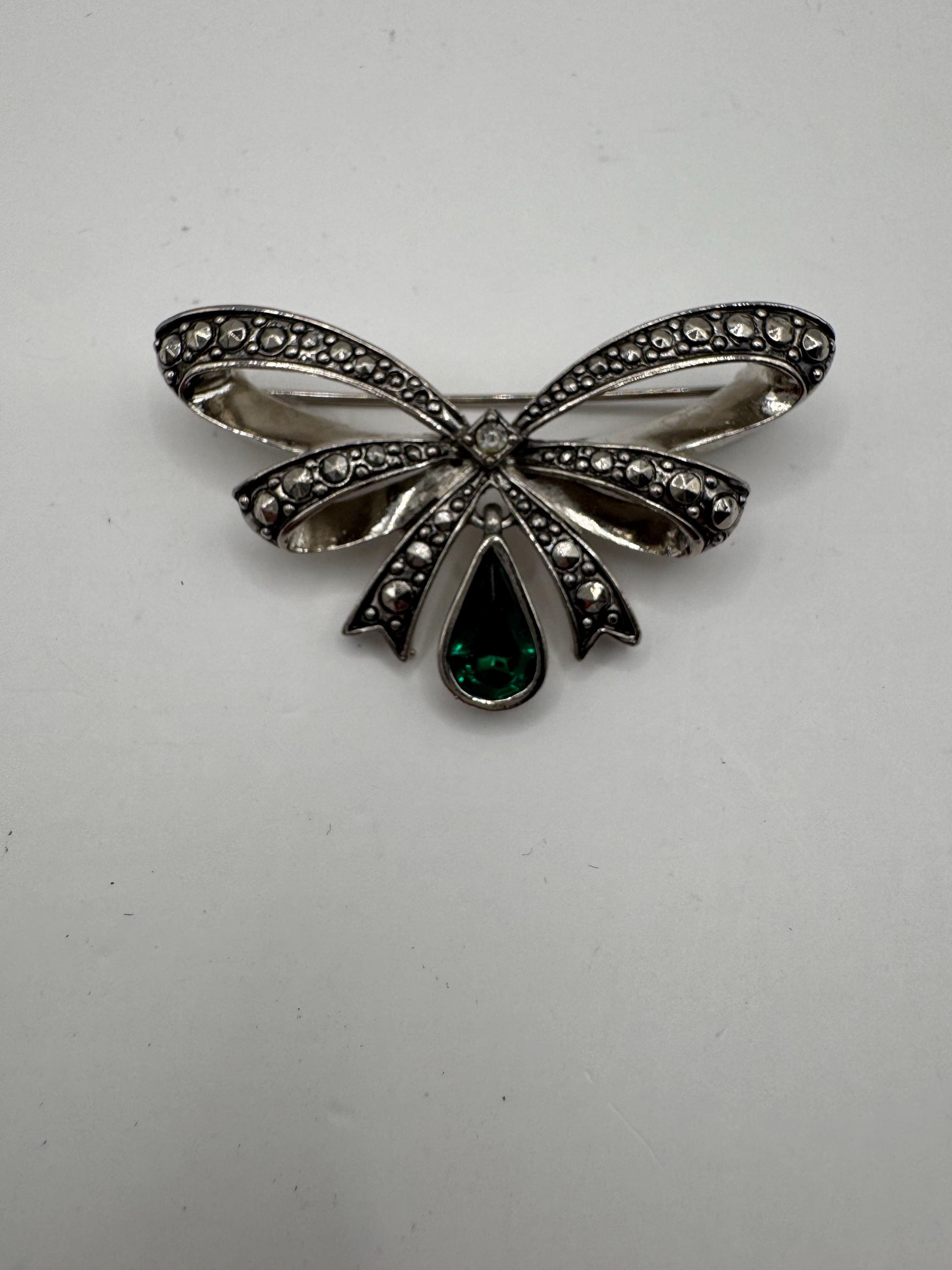 ブローチ Buy Vintage Avon Faux Marcasite Bow Brooch With Emerald Green