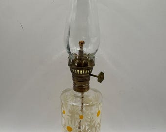 Lampa naftowa Daisy Glass w stylu retro: kwiatowa lampa naftowa z lat 70. w stylu cottagecore
